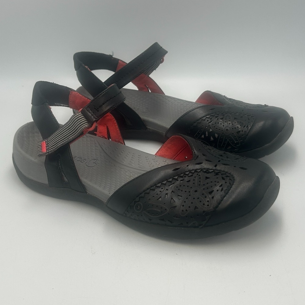 Baretraps Womens 7 Comfort Walking Shoe Hiking Black Strap Cushion Closed Toe